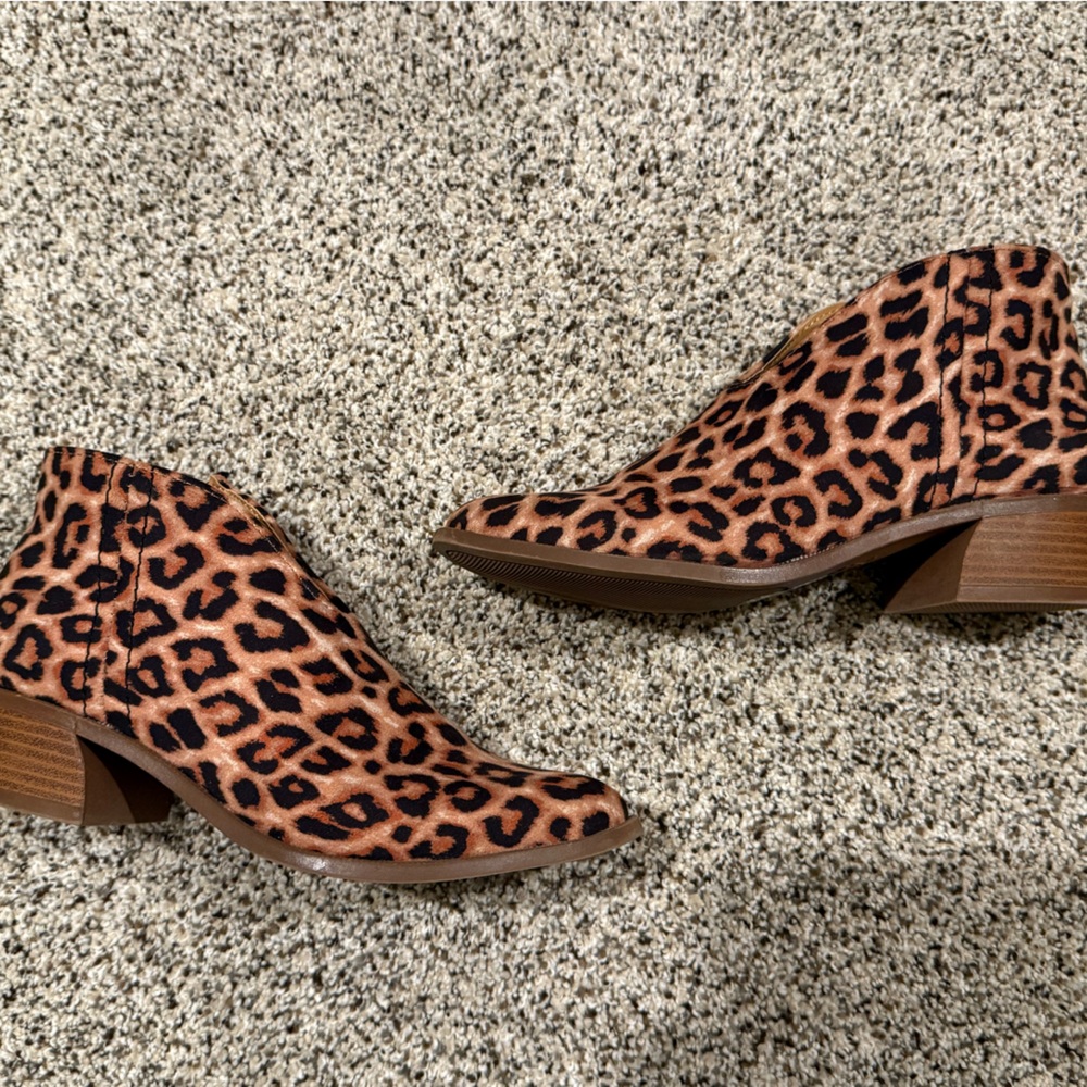 Like New Leopard Print Booties. Size 6.5, Qupid brand